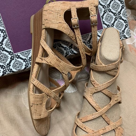 Isola Esmirelda Sandals- NWT - Picture 6 of 7